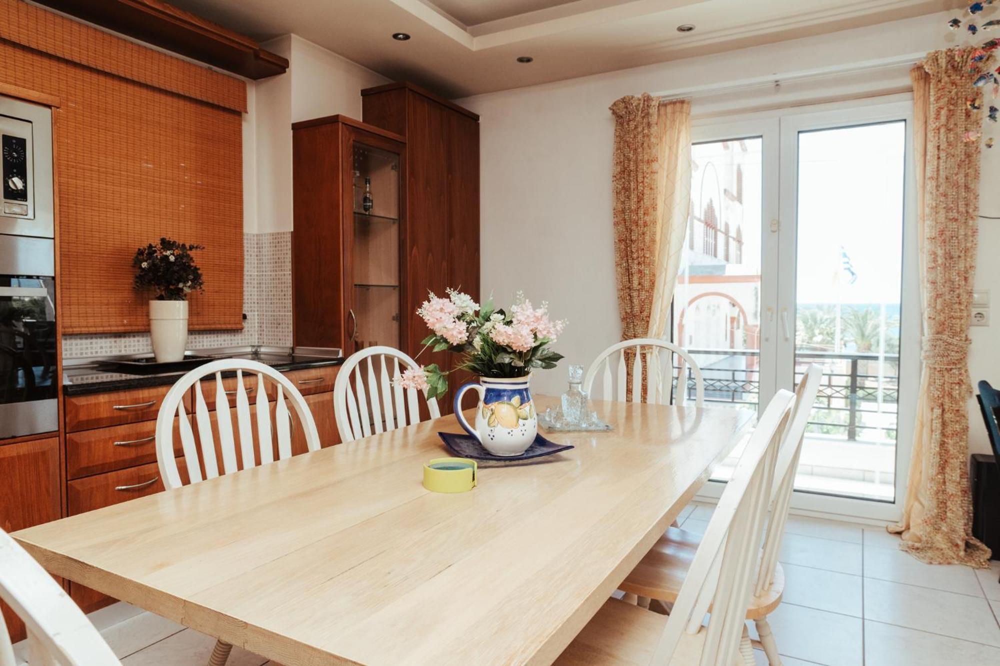 Sunny Crete Apartment