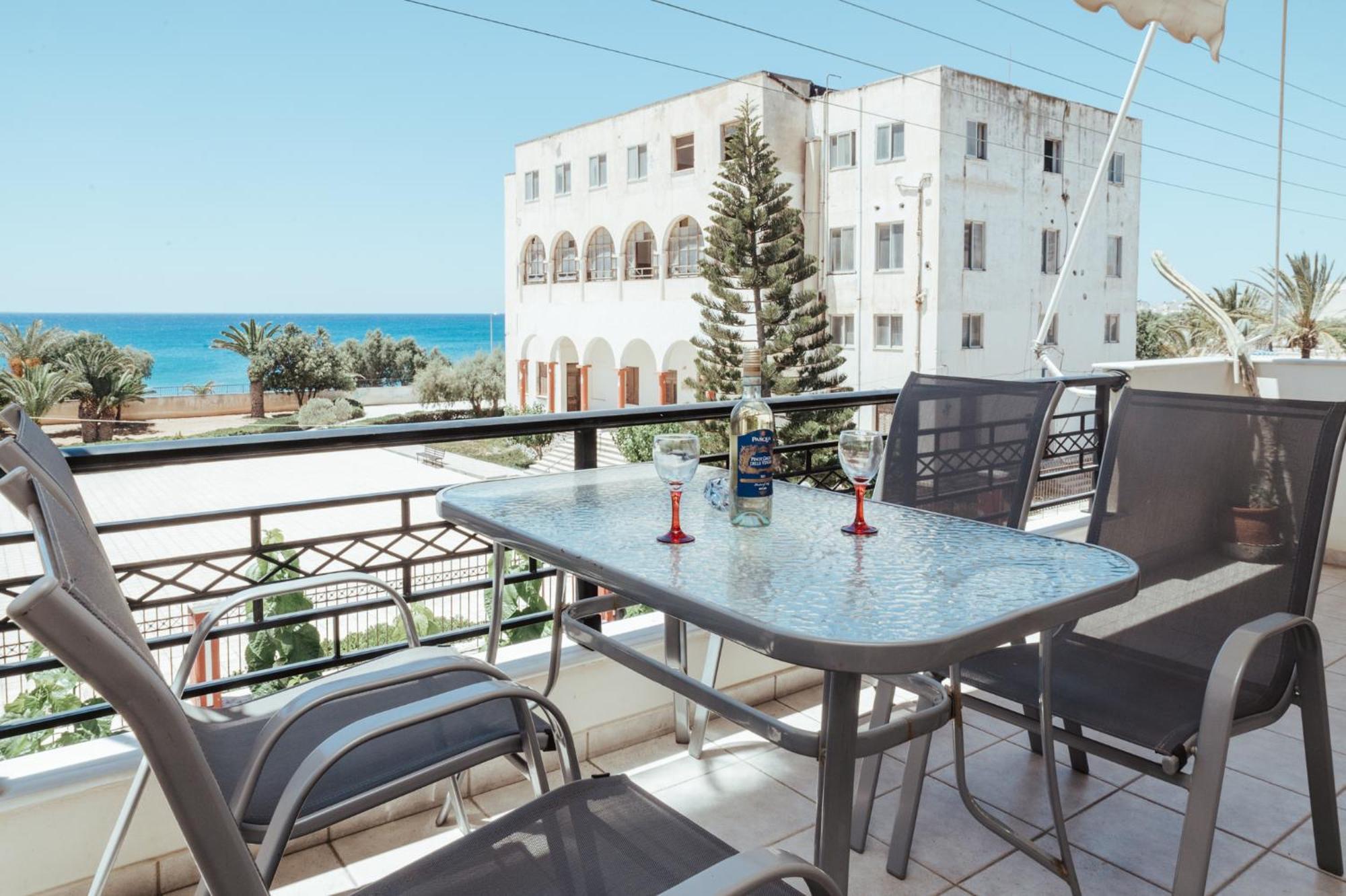 Sunny Crete Apartment